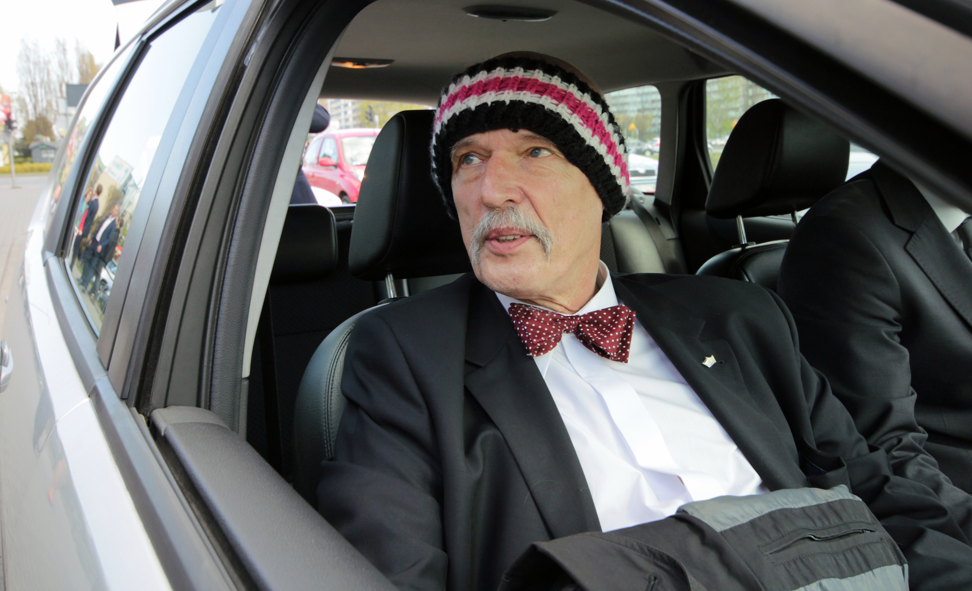 Podsłuch Konfederacji: Korwin o finansowaniu kampanii: dobra, nie dwa, a trzy miliony