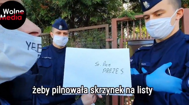 Policja pilnuje skrzynki pocztowej Jarosława Kaczyńskiego. "To jest moje hobby takie"