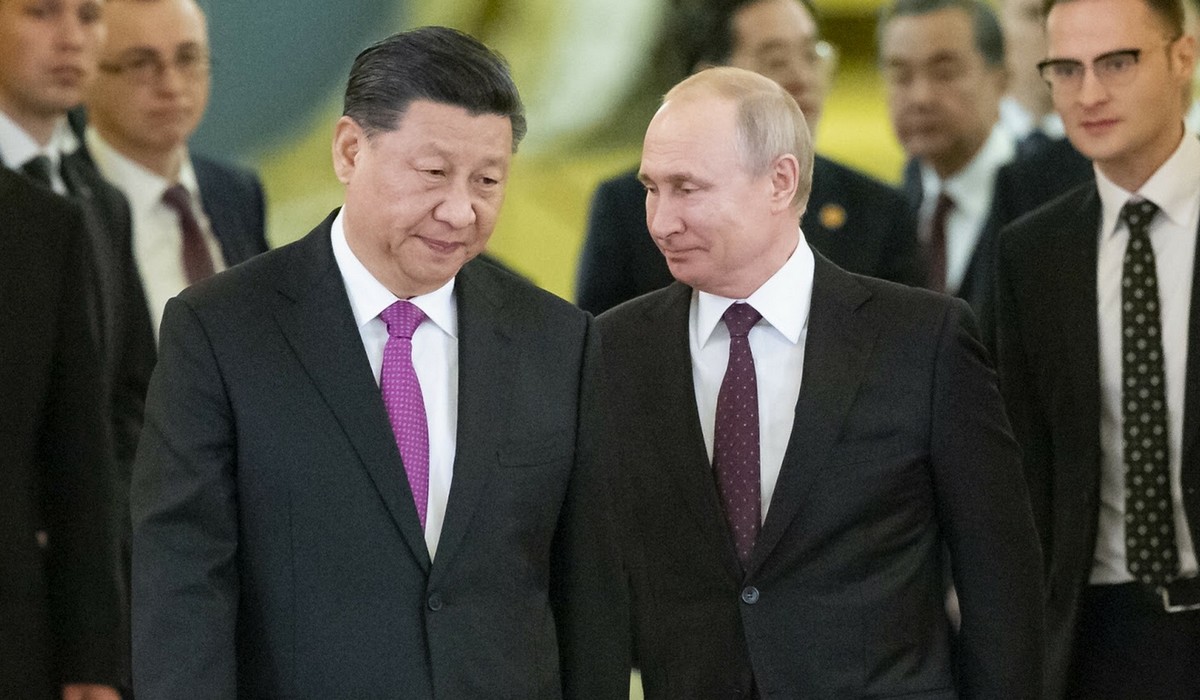 Financial Times: Rosja poprosiła Chiny o sprzęt wojskowy, kończy jej się "pewien rodzaj broni"