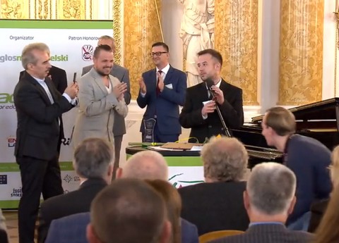 Nauczyciel Roku 2018 zaprosił na scenę swojego partnera