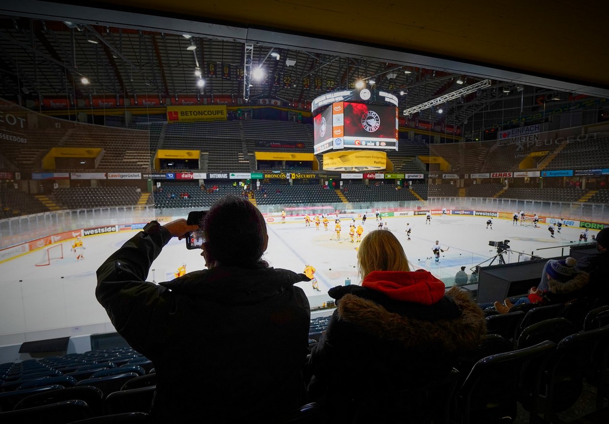 Szwajcaria: uniwersytet planuje eksperyment naukowy na kibicach. "Jak wydarzenia sportowe wpływają na pandemię"