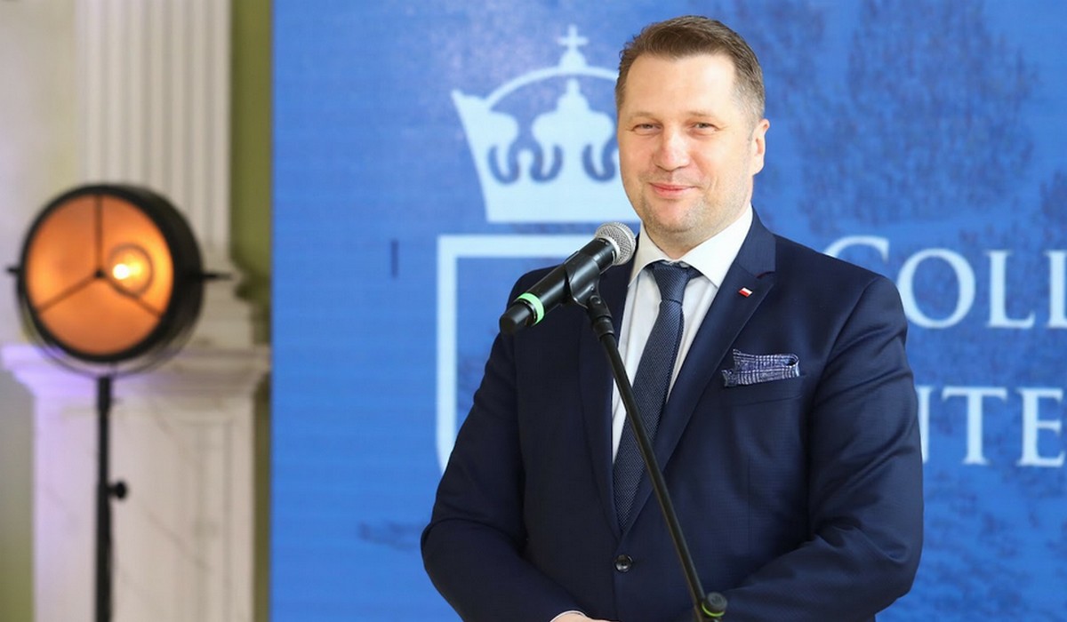 Czarnek twierdzi, że trzeba chronić dzieci przed lewackimi ideologami promującymi rodzinę wielogatunkową z "psieckiem"