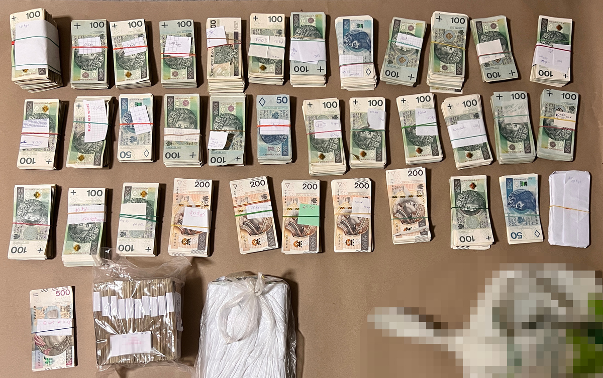 Warszawa: 15-latek i 16-latek oszukali 94-latka metodą "na policjanta" na 652 000 zł, złapali ich prawdziwi policjanci