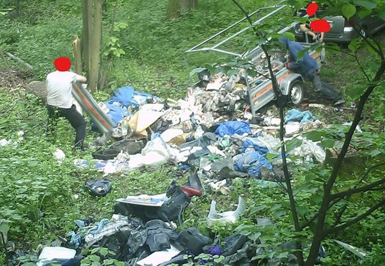 Nadleśnictwo Śnieżka: ciągle jest problem z ludźmi wożącymi śmieci do lasu