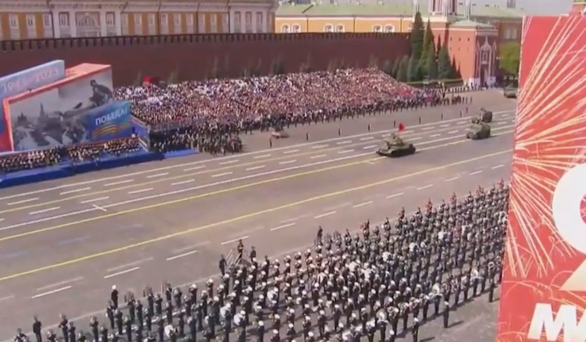 Parada w Moskwie z całym jednym czołgiem, lotnictwo odwołane, ogólnie 2/10