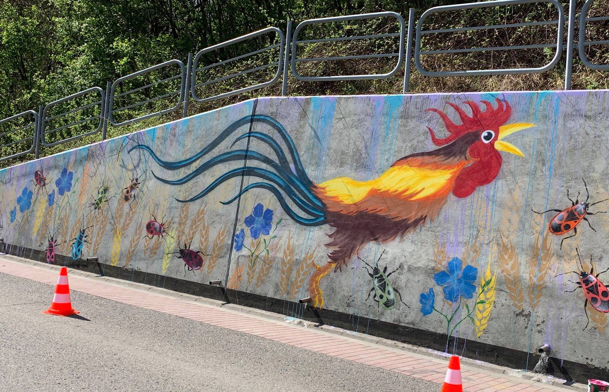 Pcim: proboszczowi nie spodobał się mural z kogutem, bo symbolizuje zdradę i LGBT