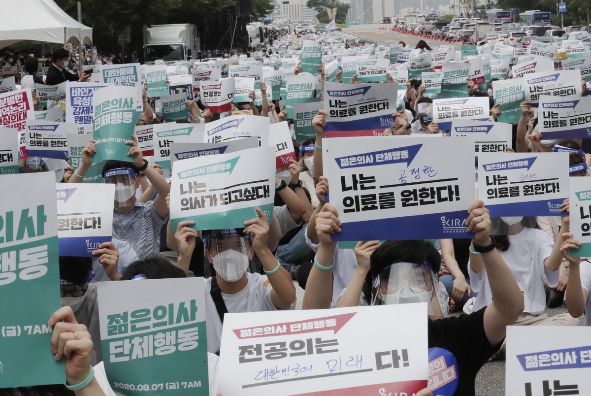 Korea Płd.: młodzi lekarze protestują przeciwko zwiększeniu liczby studentów medycyny