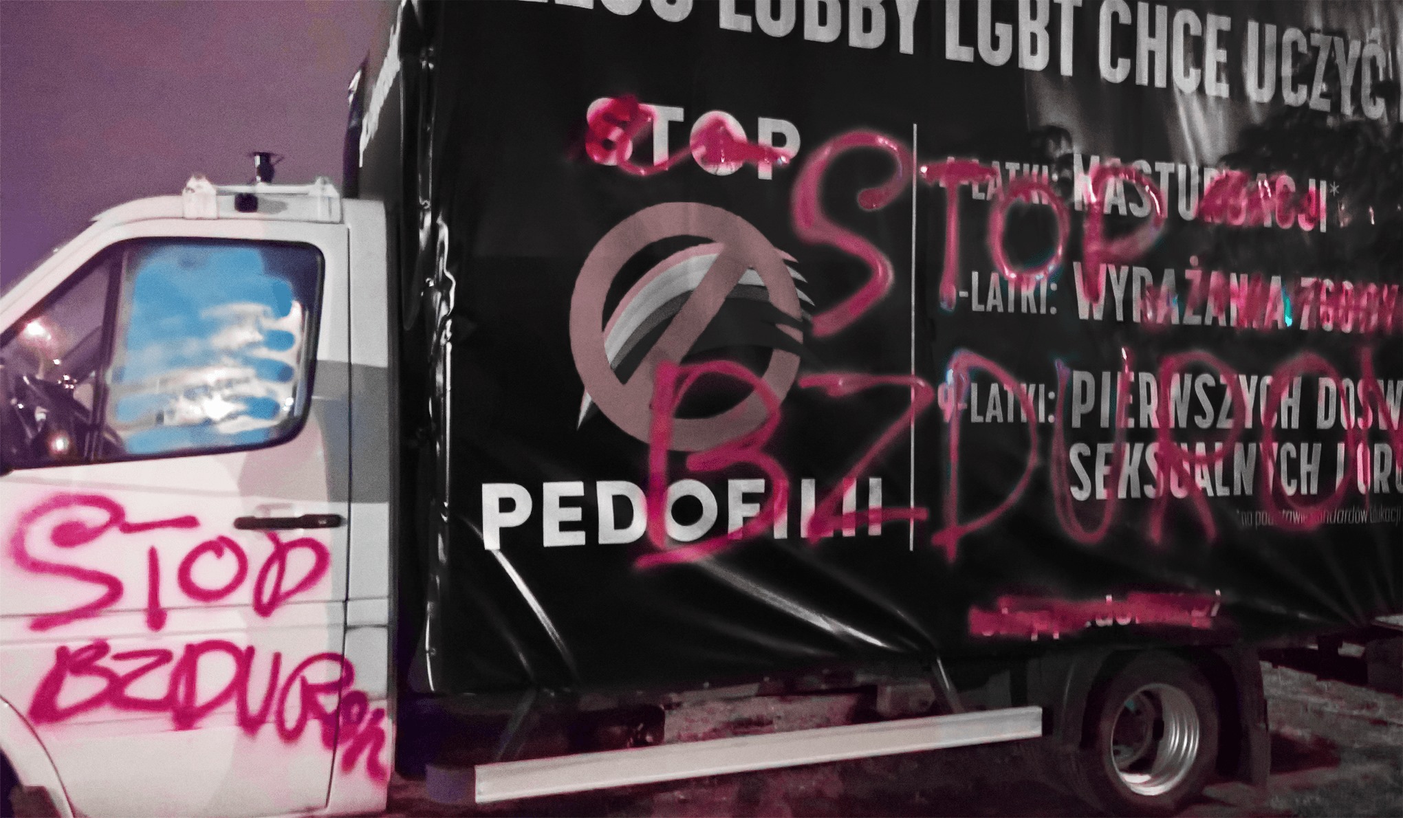 Samochód do propagandy przeciwko LGBT padł ofiarą wandalek ¯\_(ツ)_/¯