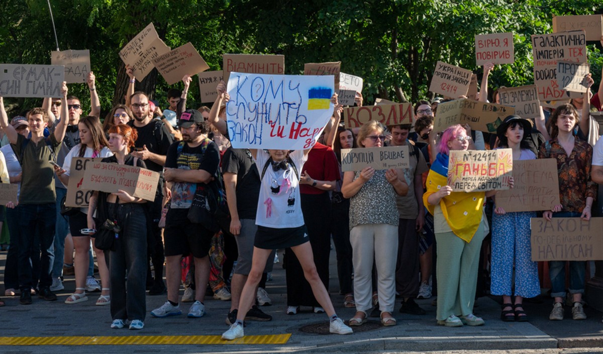 Mieszkańcy Ukrainy masowo protestują przeciwko ustawie podporządkowującej prokuraturę antykorupcyjną