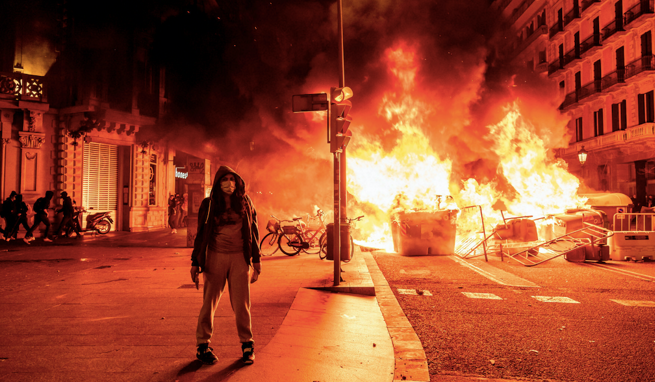 Hiszpania: po aresztowaniu rapera wybuchły brutalne zamieszki