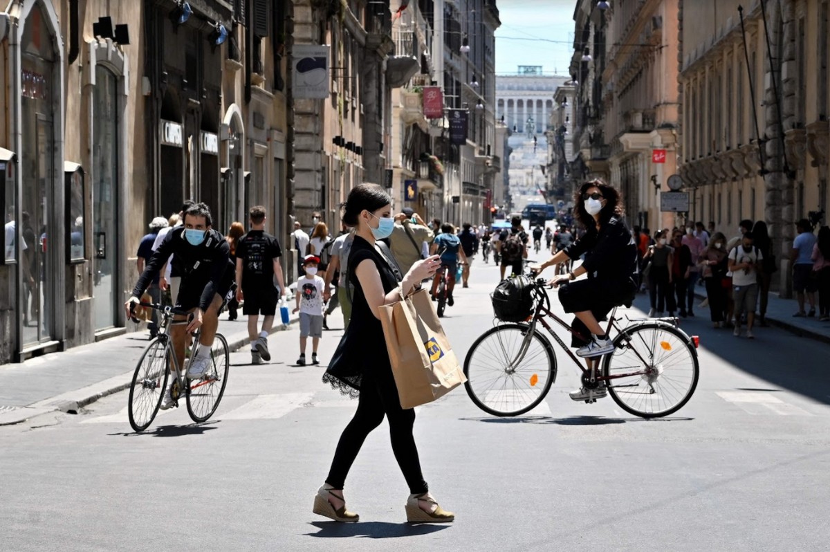 Włochy: rośnie liczba zakażeń koronawirusem. W niedzielę odnotowano ponad 1200 przypadków