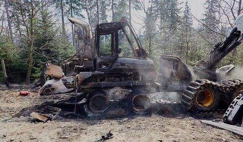 Zielony Front spalił maszyny leśne warte kilka milionów. Całkowicie spłonął harwester