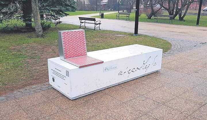 Projekt ławeczek za 4 miliony złotych nie imponuje