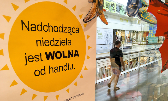 OECD zaleca Polsce zawieszenie zakazu handlu w niedzielę