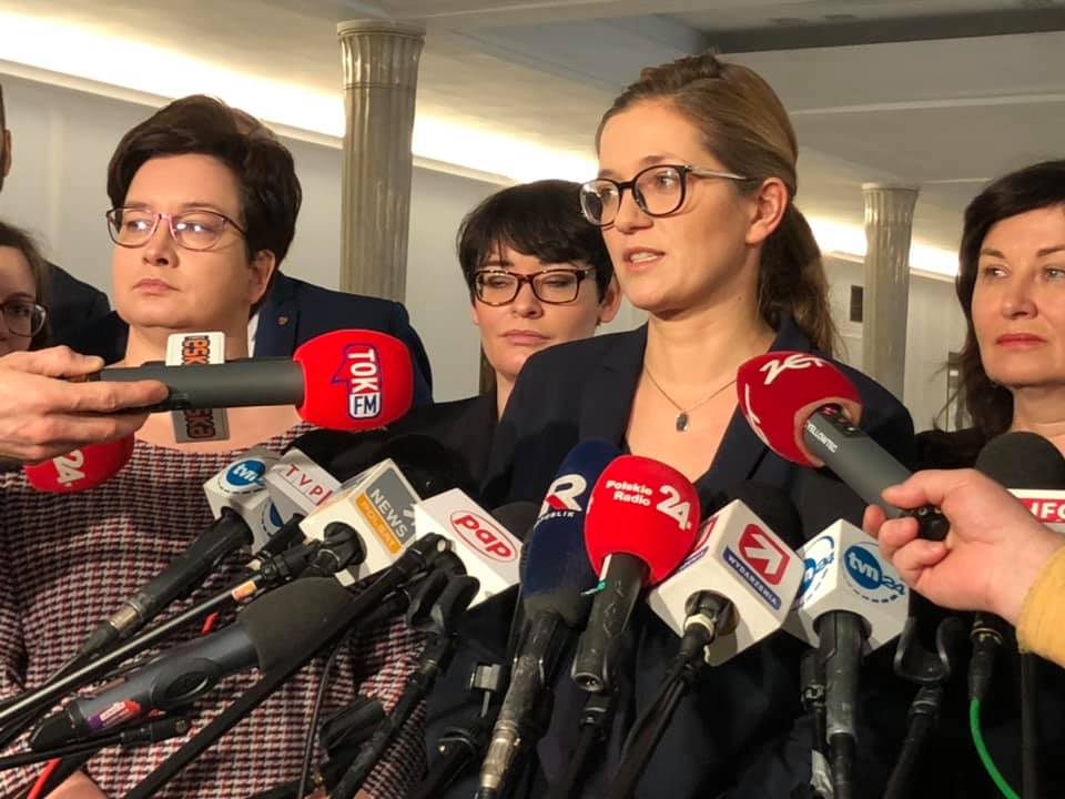 Posłowie PiS usunęli posłankę Lewicy z szefowania komisji, bo za szybko pracuje i denerwuje przedsiębiorców