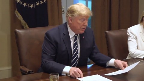 Trump tłumaczy się ze spotkania z Putinem: "Przejęzyczyłem się"