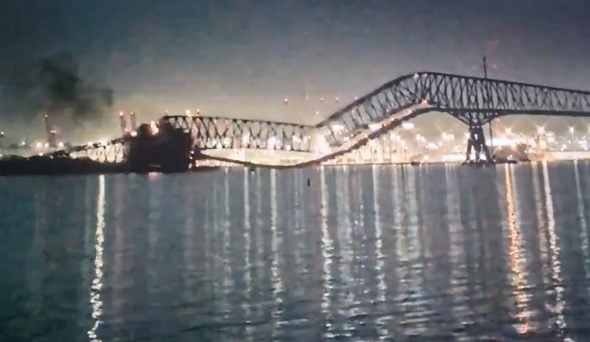 Most w Baltimore zawalił się w kilka sekund, uderzył w niego kontenerowiec