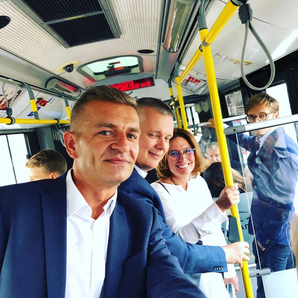 Szok i niedowierzanie! Posłowie PO i Nowoczesnej jeżdżą komunikacją miejską