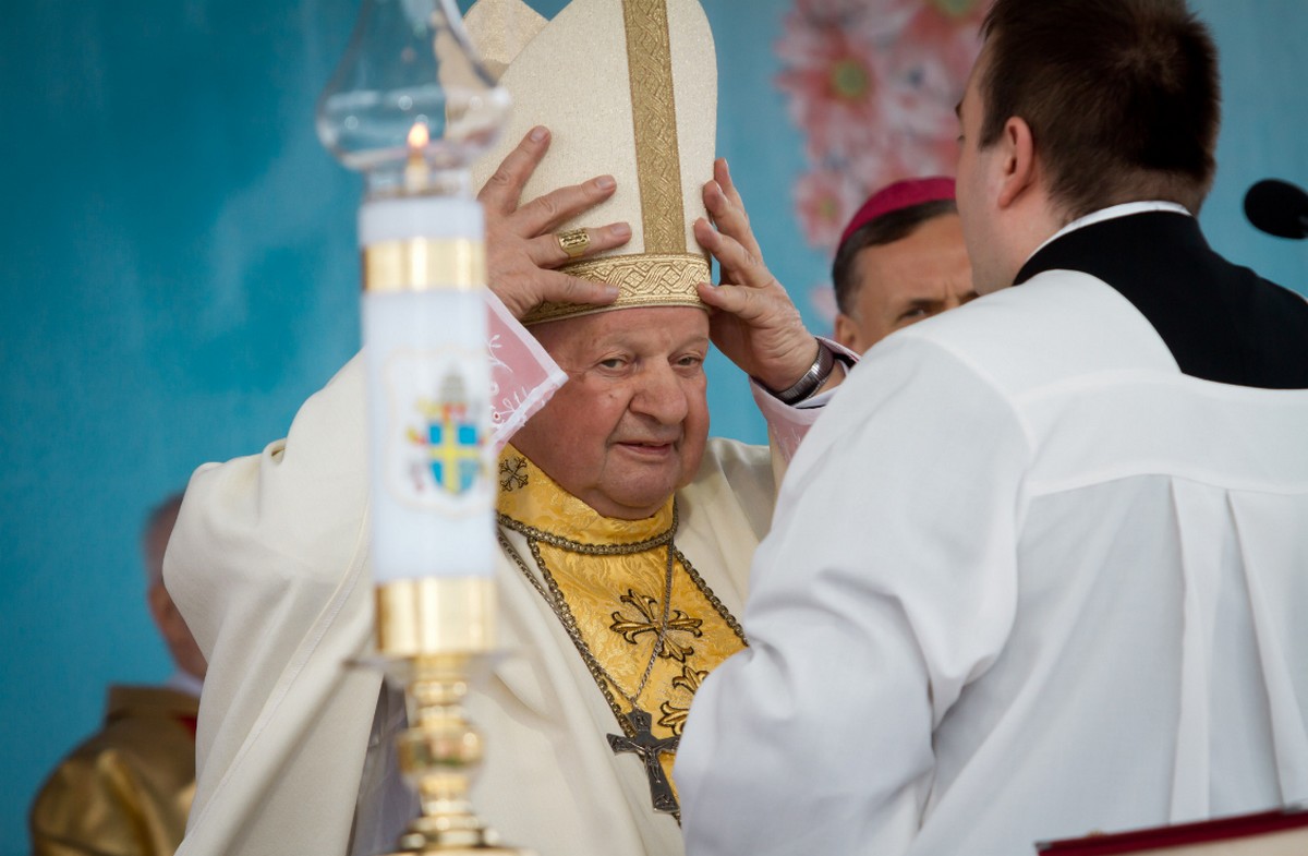Kardynał Dziwisz na luzaku mówi, że pierwszy raz słyszy o największej aferze pe*ofilskiej ostatnich dekad