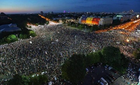 50 tysięcy osób protestowało na ulicach Bukaresztu. Policja użyła gazu łzawiącego