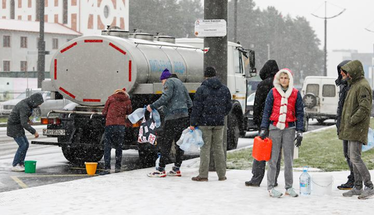 Białoruś: władza używa nie tylko przemocy, ale też na przykład zakręca wodę na całym osiedlu
