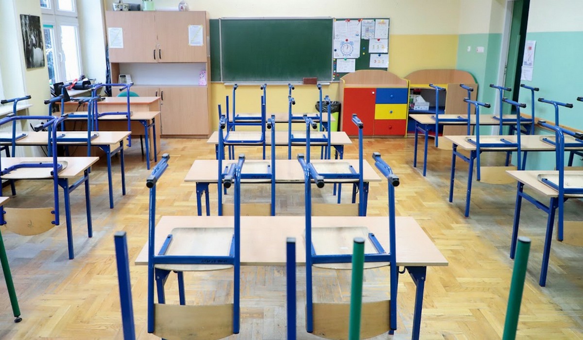 Łotwa: 600 nauczycieli rzuciło pracę przez obostrzenia covidowe