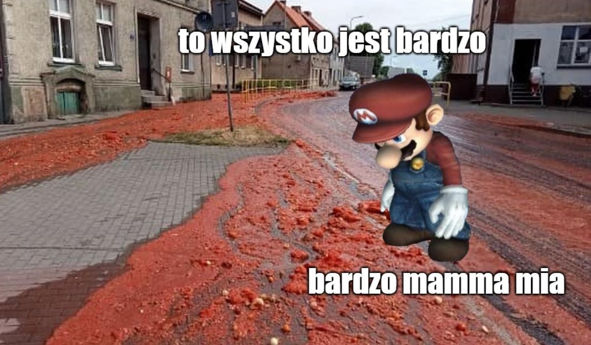 Czaplinek: na rondzie wylał się transport przecieru pomidorowego i zrobiło się strasznie bolognese