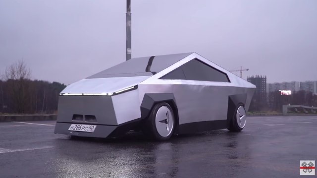 Rosyjscy youtuberzy stworzyli podróbkę Cybertrucka Tesli z Łady