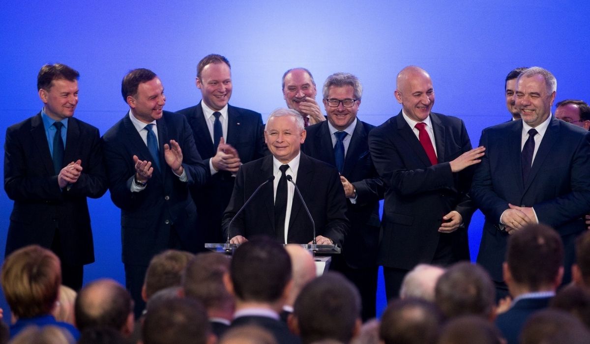 Tata prezydenta Dudy tłumaczy, że politycy potrzebują podwyżek, mają wydatki, np. potrzebują się porządnie ubrać