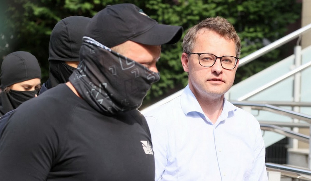 Poszukiwany listem gończym poseł Romanowski nadal dostaje wynagrodzenie z Sejmu, bo takie jest prawo