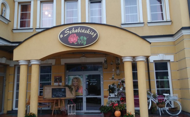 Jasło: właściciel restauracji wynajmuje pokoje hotelowe za złotówkę, żeby goście mogli legalnie zjeść