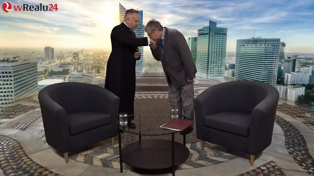 Duchowny zachęca do całowania rąk duchownych, bo "to dłonie Chrystusa"