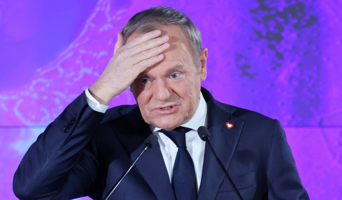 Sondaż: Polacy podzieleni w sprawie Tuska, 47% chce innego premiera 