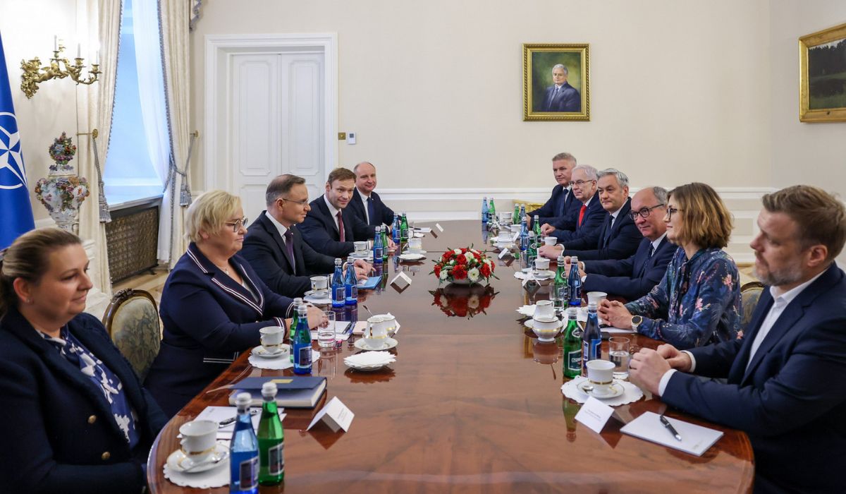 Biedroń zwinął długopis z Pałacu Prezydenckiego, mówi, że na szczęście