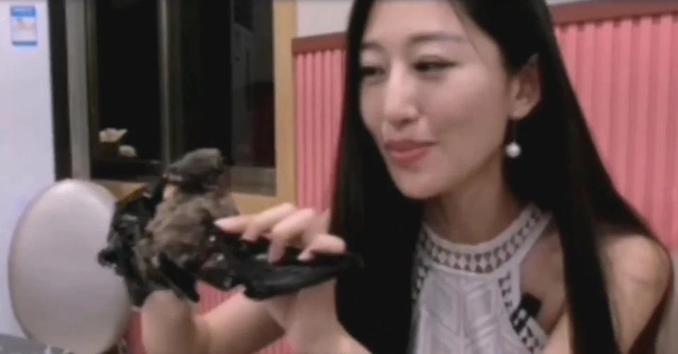 Influencerka, która 4 lata temu polecała potrawę z nietoperza, dostaje teraz groźby śmierci