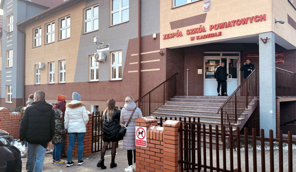 Sprawca ataków nożem w szkole w Kadzidle usłyszał zarzut usiłowania zabójstwa wielu osób