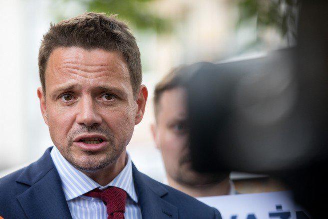 Trzaskowski do rządu: w sytuacji kryzysu się pomaga, a nie zwalcza opozycję