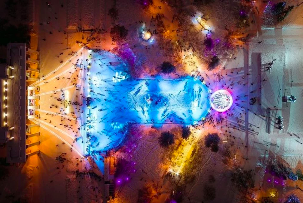 Nowosybirsk: władze miasta zrobiły lodowisko w kształcie wielkiego penisa