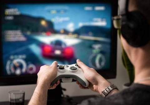 "Crunch": czyli dlaczego lepiej grać w gry, niż je robić