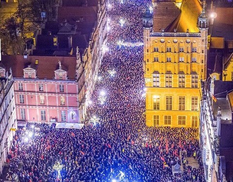 Tłumy na wiecu przeciwko nienawiści w Gdańsku