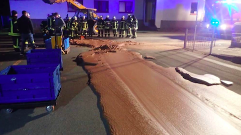 Niemcy: tony rozlanej czekolady zablokowały lokalną drogę