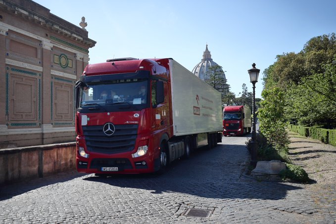 Prezes Orlenu: posłaliśmy do Watykanu zapas maseczek i płynu dezynfekującego