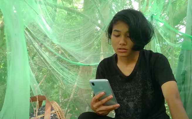 Malezja: studentka siedziała przez dobę na drzewie, żeby mieć szybszy internet i móc podejść do egzaminów