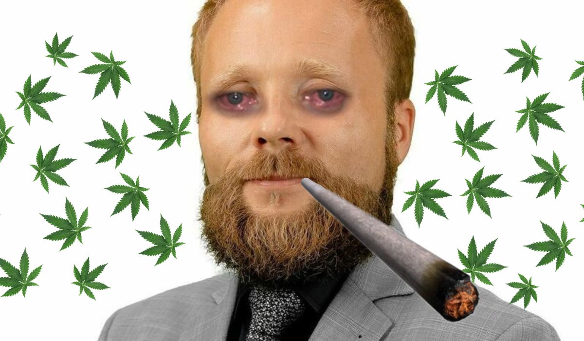 Lubartów: radny PiS przeprasza za palenie zioła w łazience i zawiesza swoje członkostwo