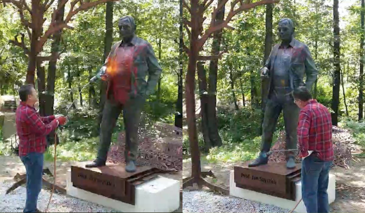 Burmistrz Jarocina zrobił live z opalania pomnika Jana Szyszki, bo ktoś oblał pomnik farbą i nie dało się zeskrobać