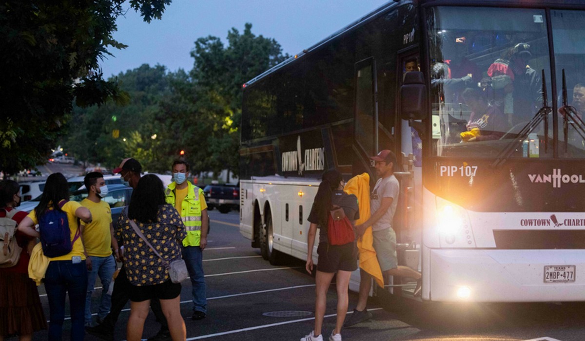 USA: stany republikańskie wysyłają imigrantów do stanów Demokratów, żeby zrewidowali poglądy
