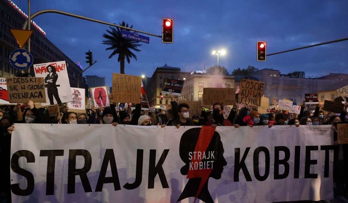 Blokady ruchu w całym kraju, w Warszawie kierowca wjechał w protestujących