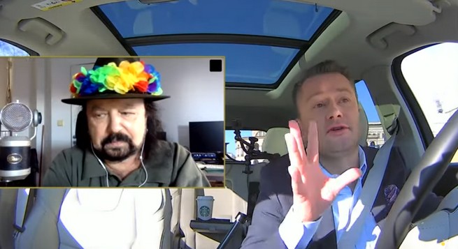 Kuźniar prowadzi wywiady on-line, ale nadal jeżdżąc bez sensu samochodem