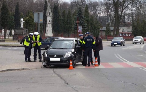 Zawiercie: pijana sędzia spowodowała stłuczkę i pojechała dalej