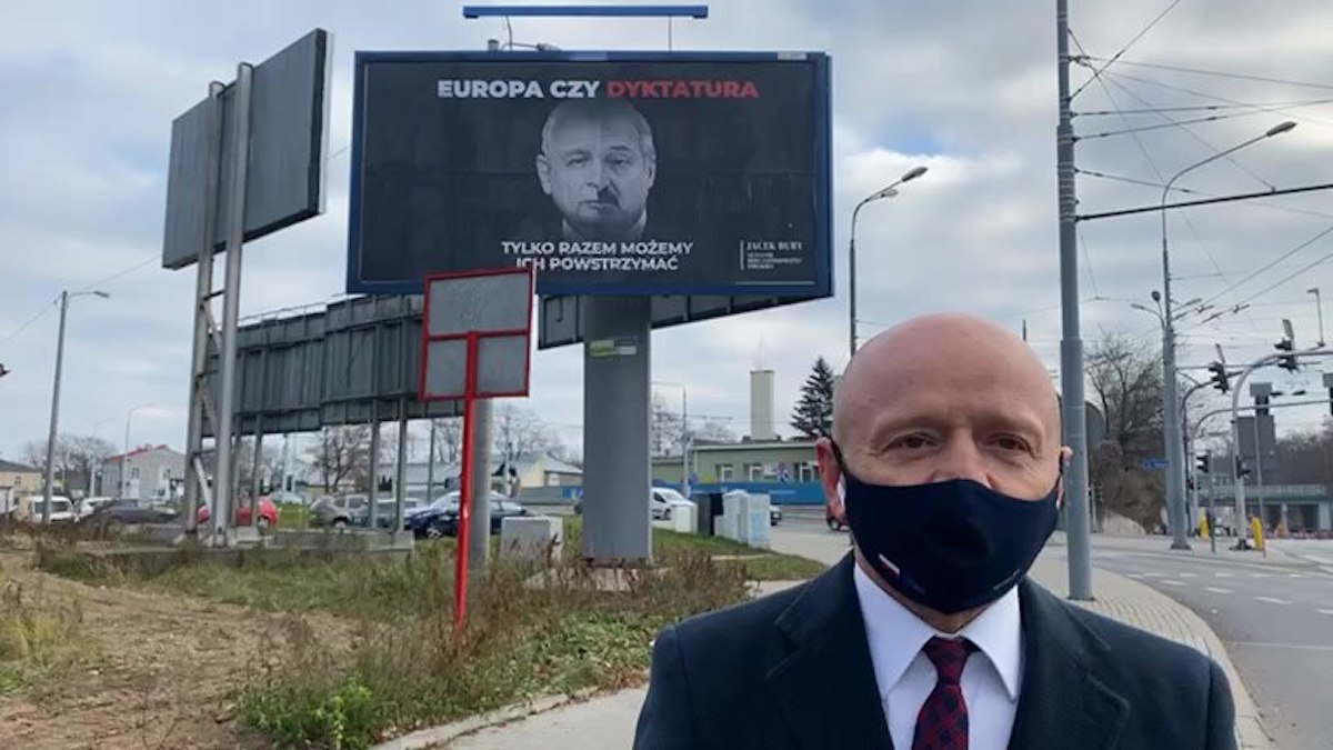Senator opozycji straszy billboardami z Kaczyńskim i Łukaszenką jako ostrzeżeniem przed Polexitem